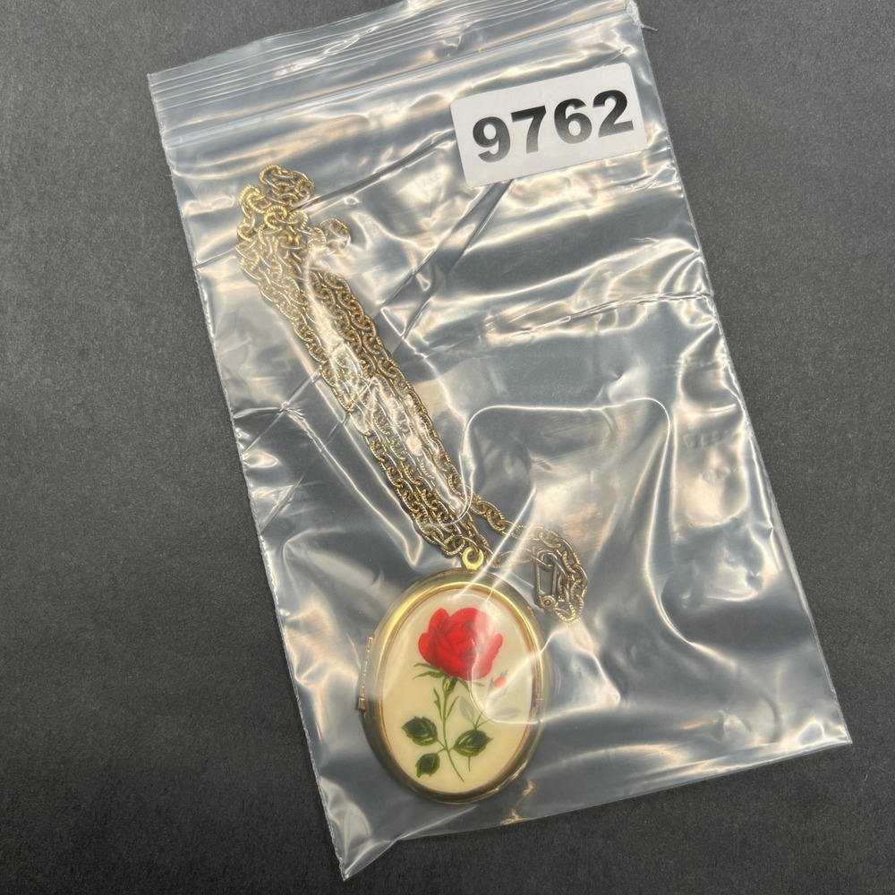 Vintage Locket Necklace Red Rose Gold Tone Oval Floral Pendant Cottagecore - Picture 13 of 13